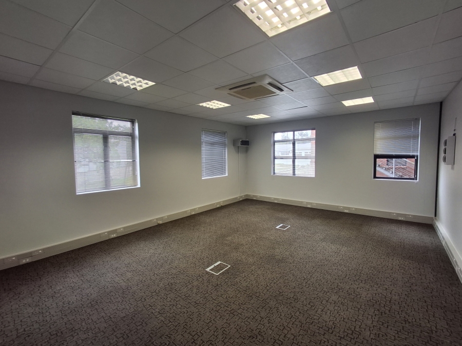 To Let Commercial Property for Rent in Vincent Eastern Cape